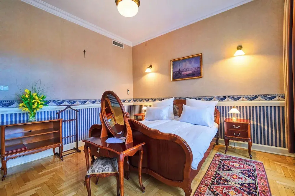 1 Bedroom Deluxe room with city view