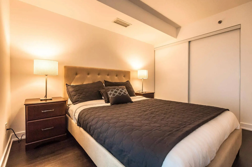 LifeSuites Lakeside Mimico