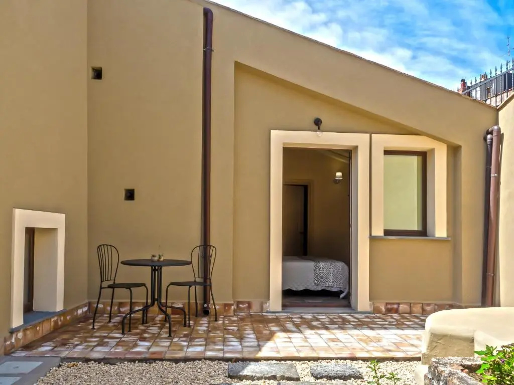 Standard Double room with garden view (full double bed)