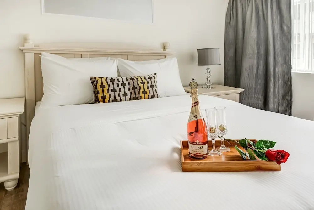 Rosellen Suites At Stanley Park - Chambres