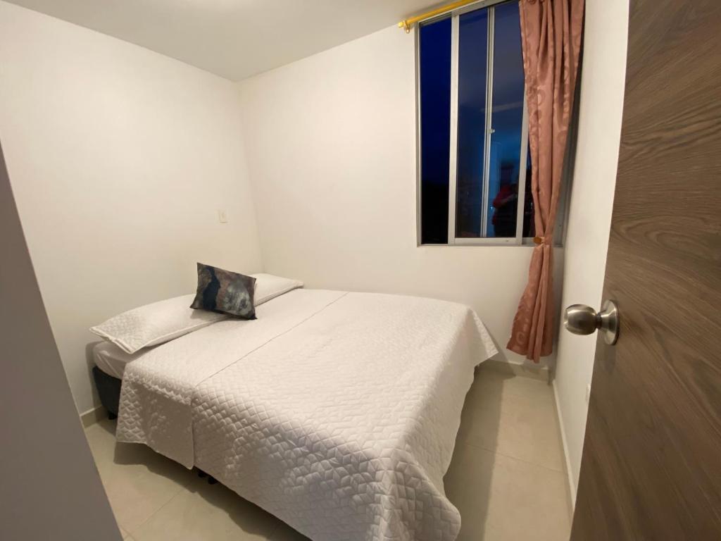 Отель APARTAMENTO EN SAN GIL LAS TORRES ApartaSuites 3 habitaciones, фото 2