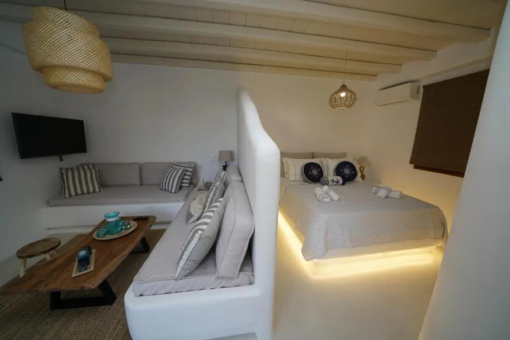 Deluxe Double Studio (full double bed)