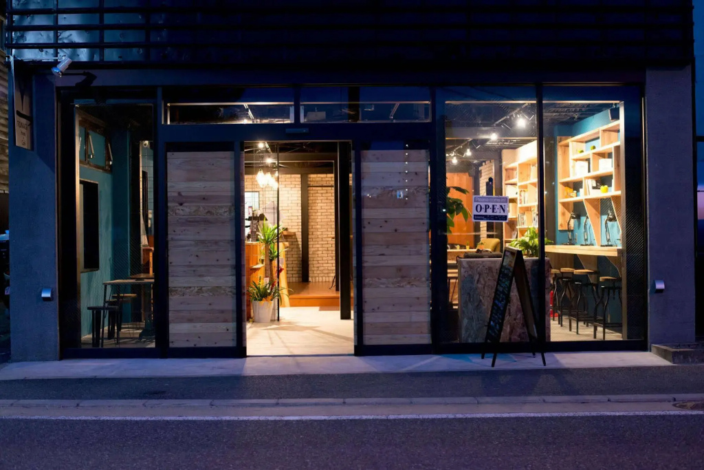 TONAGI Hostel & Cafe