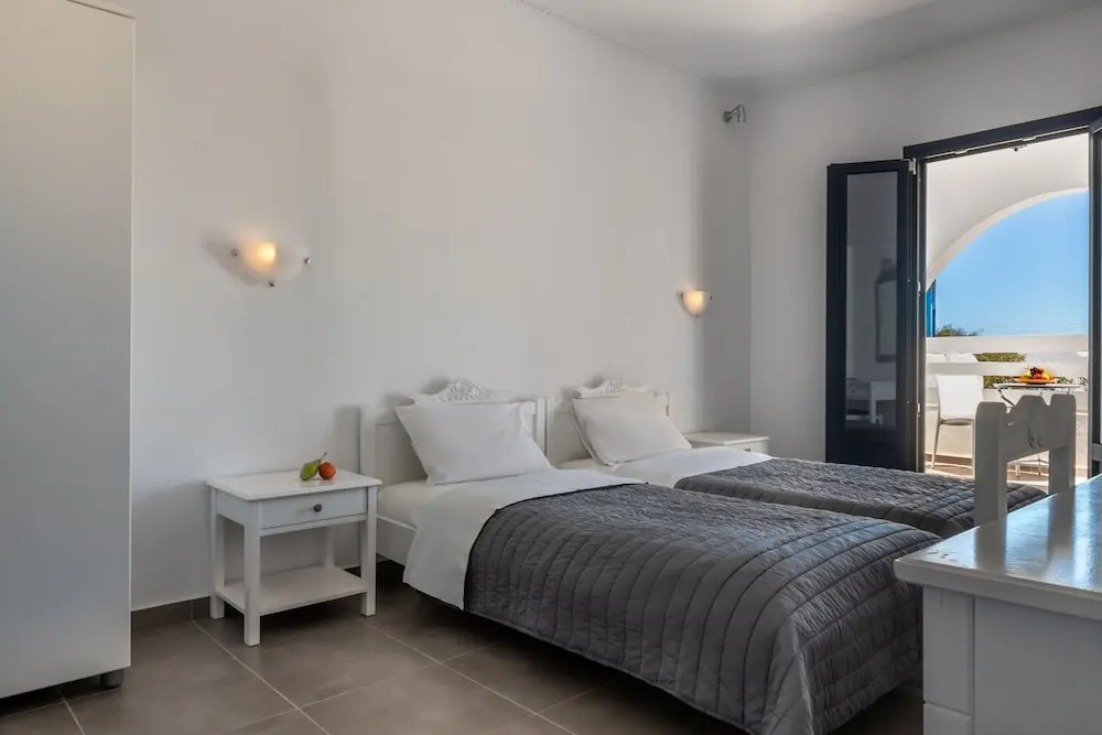 Standard Double room with balcony (full double bed)