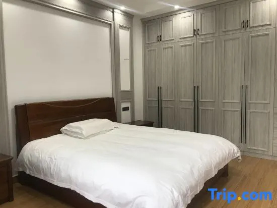 Standard Double room with balcony (full double bed)