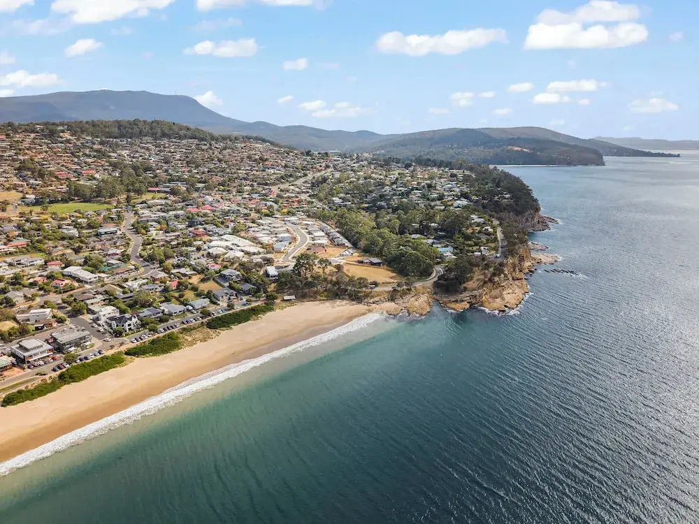 Gorgeous 4 Bedroom House - Blackmans Bay