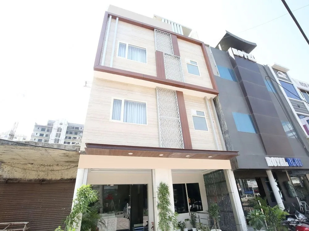 OYO 17084 Hotel Grand Orchid