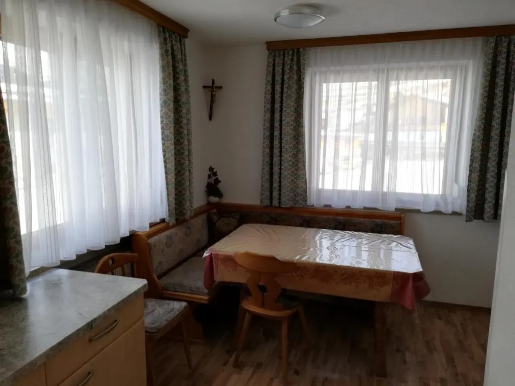 3 Bedrooms Apartment