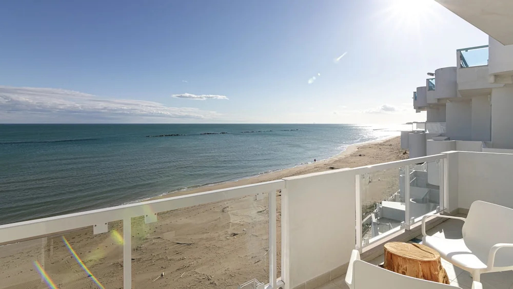 Apartment with balcony and with sea view