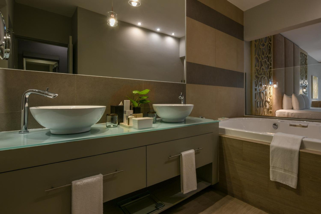 El Dorado Royale, Catamarán, Cenote & More Inclusive Aparthotel