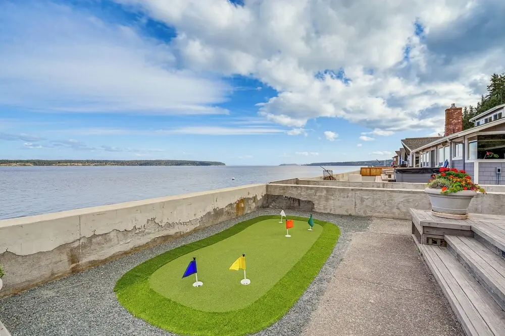 Beachfront Whidbey Island Home + Apartment!