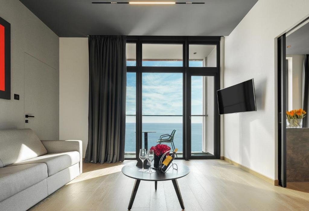 Only Boutique Suites & Residences - 3