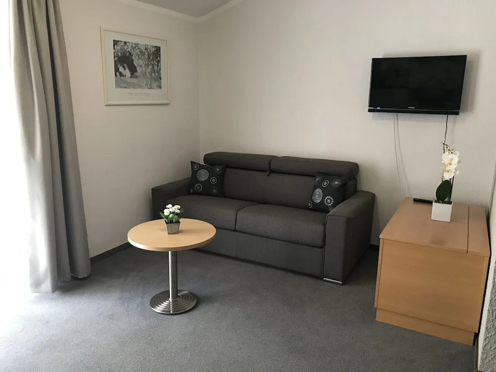 2 Bedrooms Apartment with mountain view