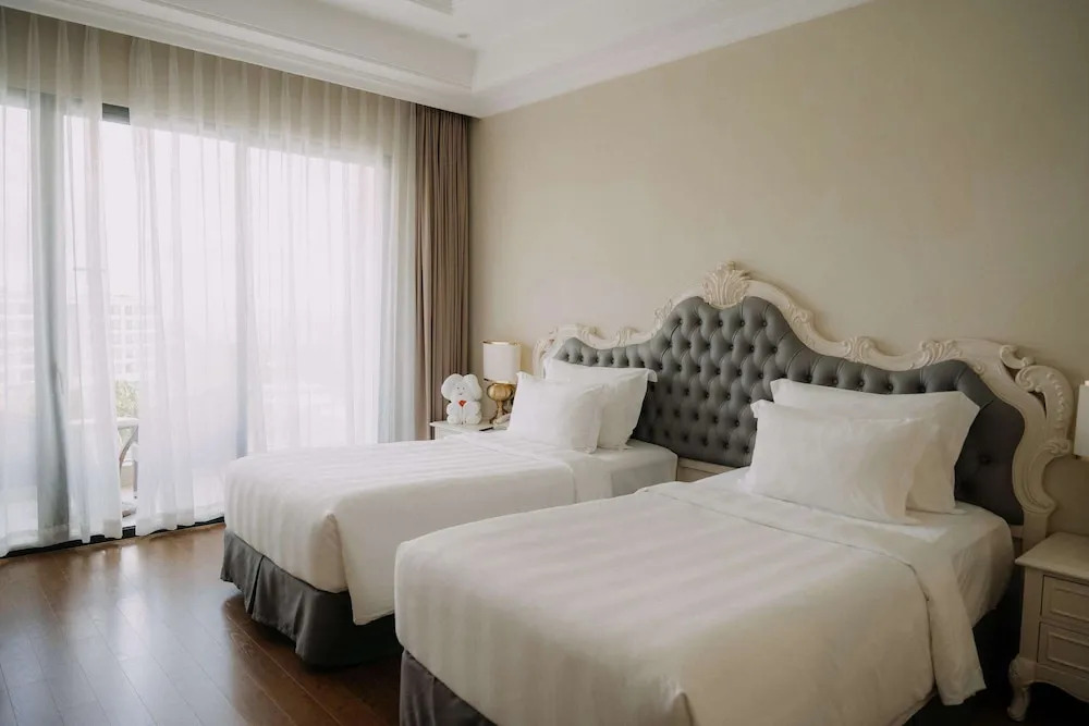 Двухместный номер Deluxe с балконом и с видом на сад 2 отдельные кровати в Отель Wyndham Grand Phu Quoc