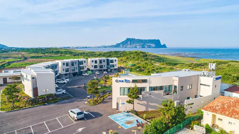 Jeju Seongsan Baekrok Kids Pension