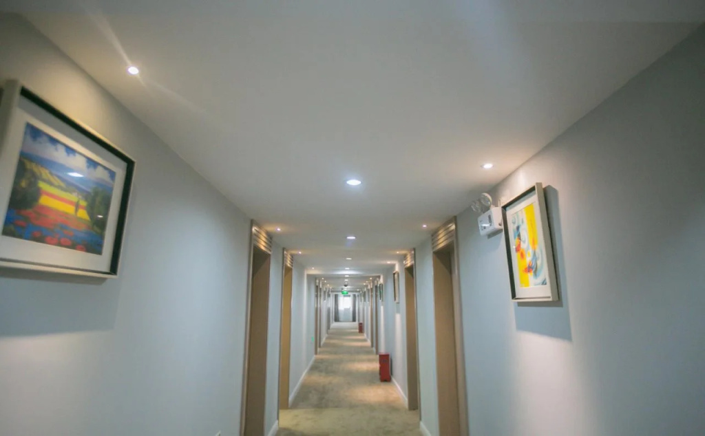 Lobby & Reception
