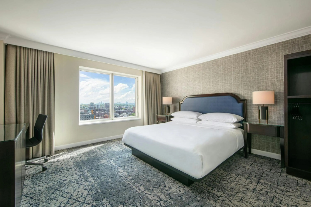 Отель Sheraton LaGuardia East Hotel в Нью-Йорке