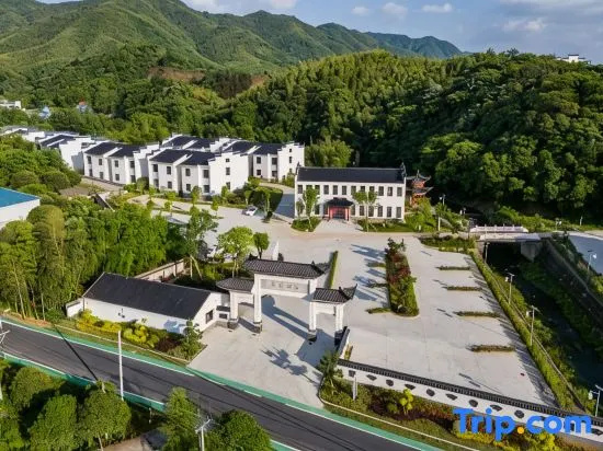 Guangde Creek Zhushan Hotel (Lucun Reservoir) in Xuancheng