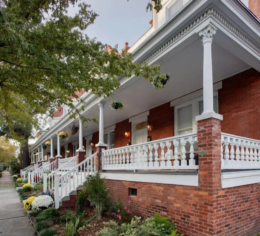 414 Waldburg A · Newly Renovated Apt with outdoor space!