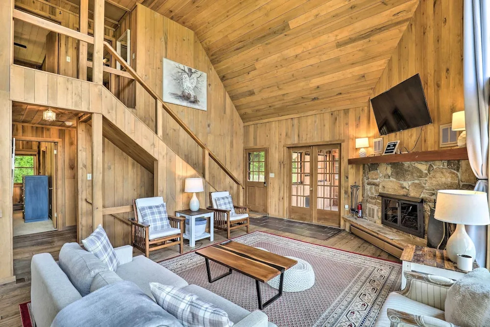 Stunning Views: Mountaintop Cabin in Burnsville! - фото 3
