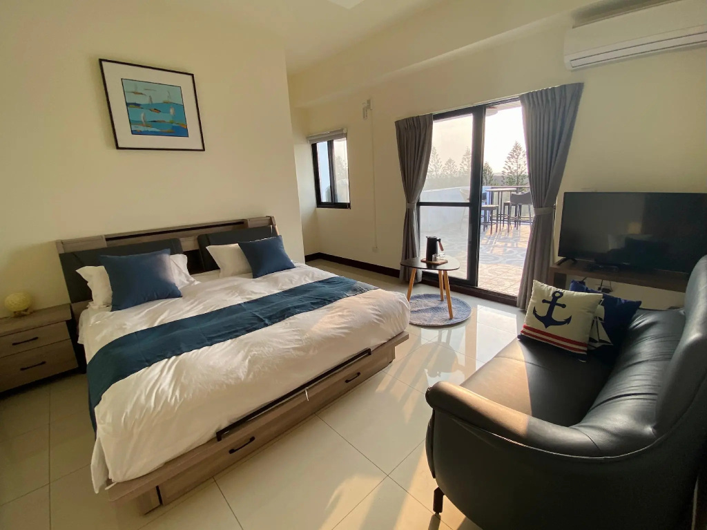 Deluxe Double room with balcony (full double bed)