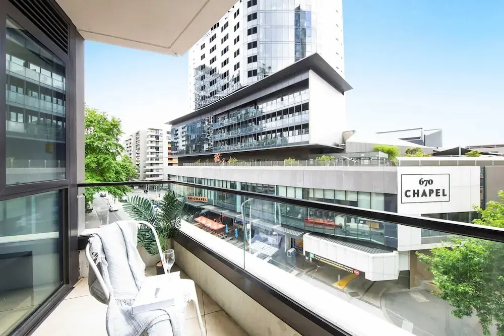 Bright & Modern 2BR Apt on Iconic Chapel Street