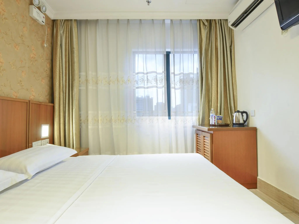Deluxe Double room (full double bed)