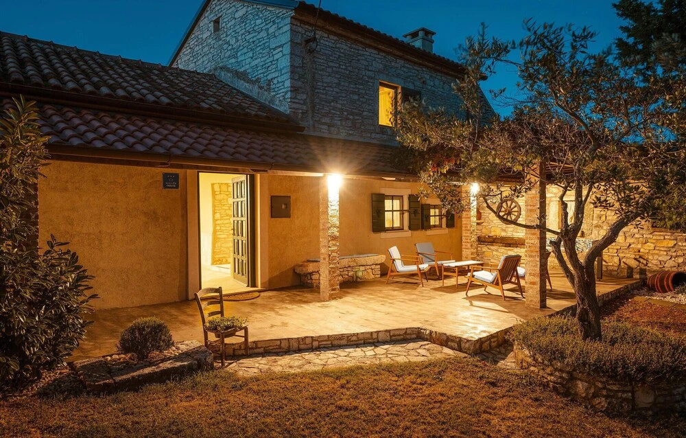 Stunning Home in Sarici With Wifi and 2 Bedrooms