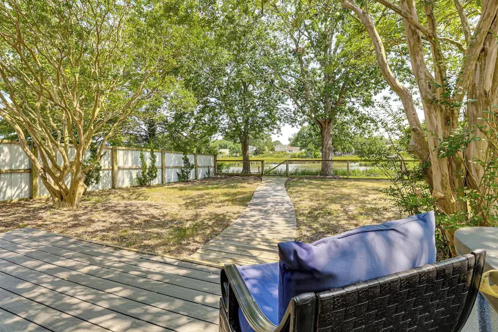 Riverfront Fun: Quiet Home Near Hampton Coastline
