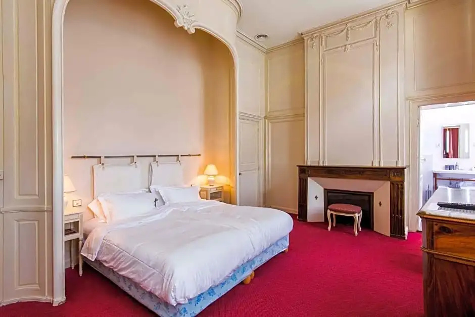 Comfort room