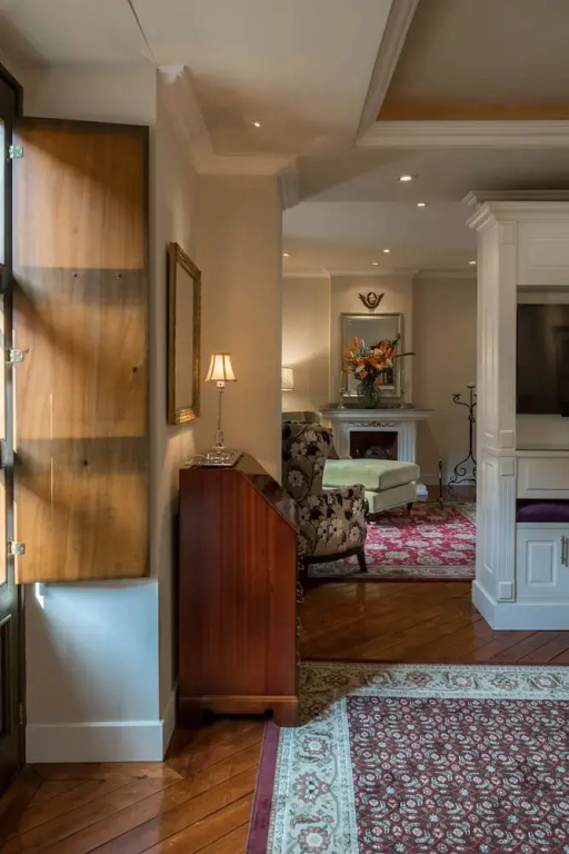 Double Suite (full double bed)