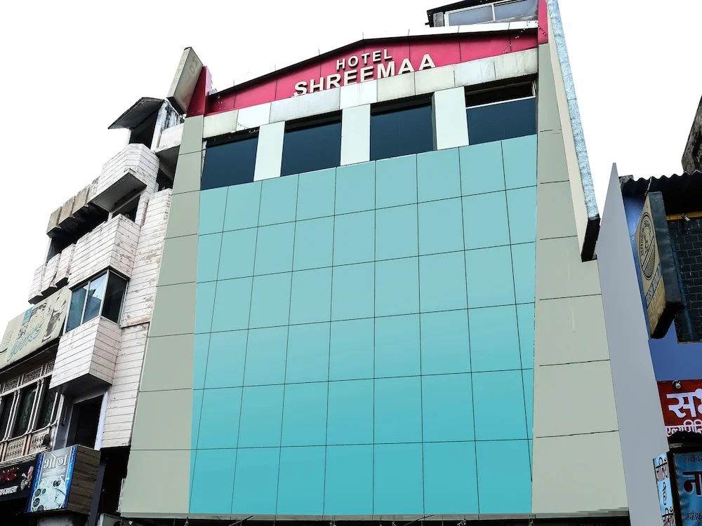 OYO 15248 Hotel Shreemaa