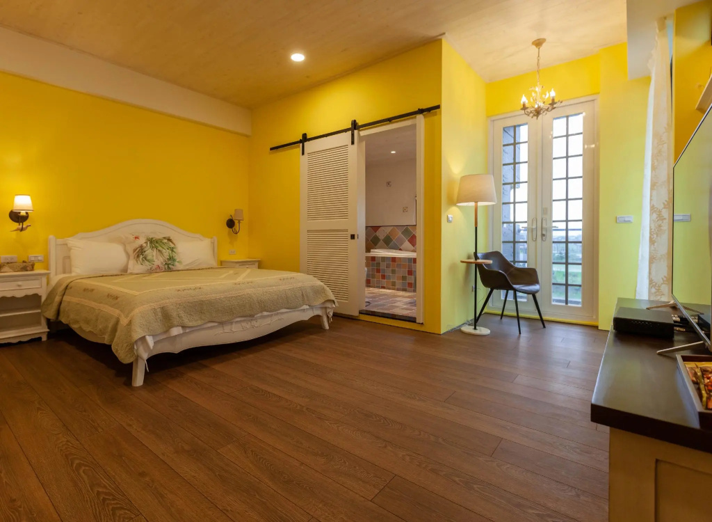 Superior Double room with balcony (full double bed)