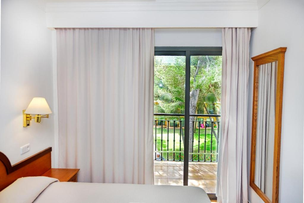 1 Bedroom Apartment with garden view