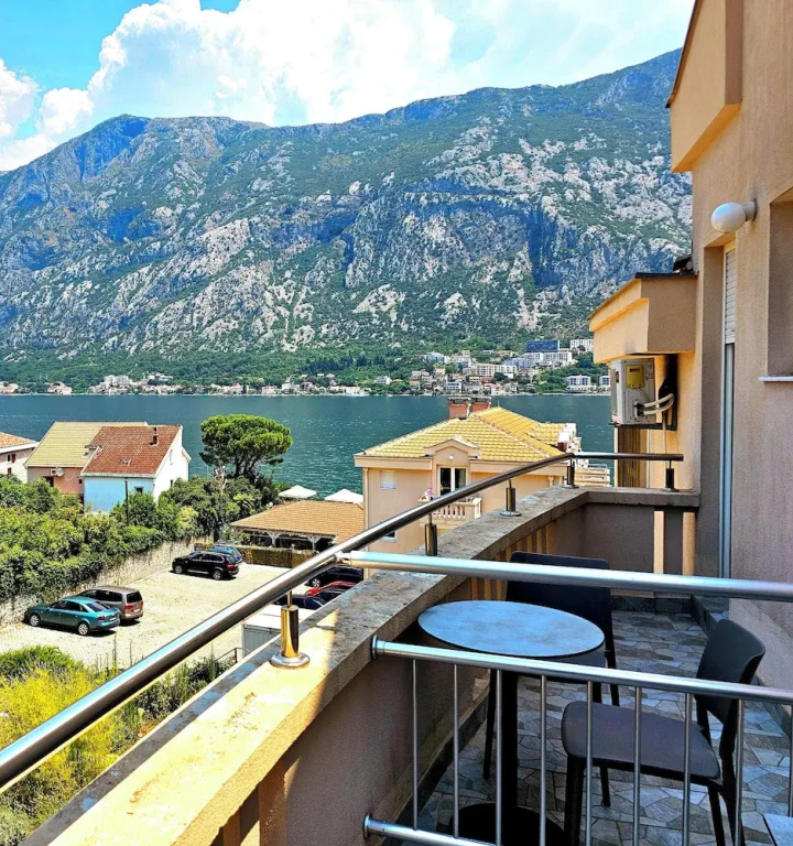 Standard Double room with mountain view (full double bed)