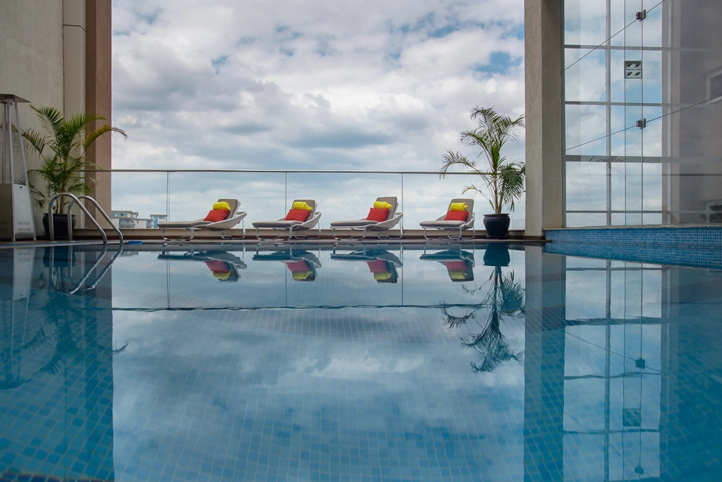 標準四合一頂樓套房，配有雙人床