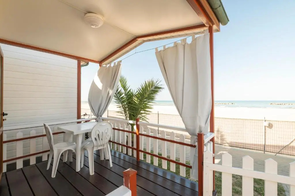 1 Bedroom Bungalow with sea view