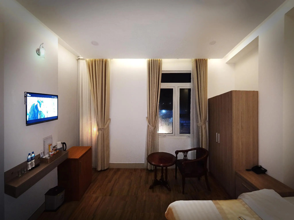 Standard Double room with city view (full double bed)