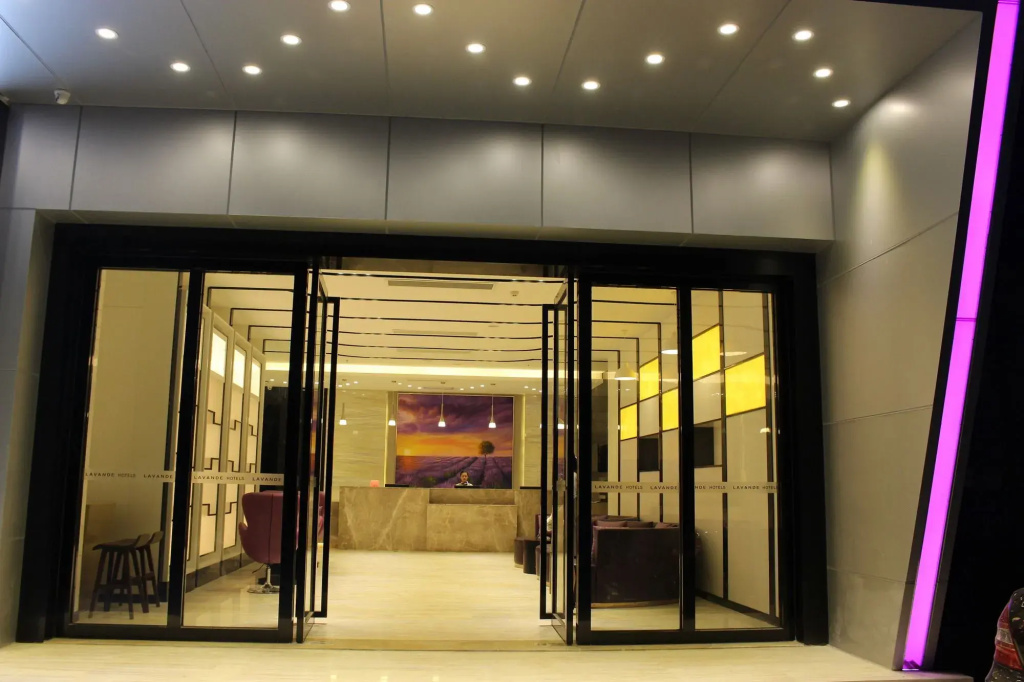 Lobby & Reception
