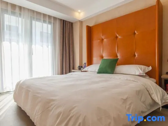 Standard Double room with balcony (full double bed)
