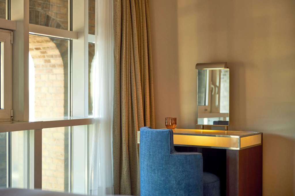Wasserturm Hotel Cologne, Curio Collection by Hilton - 4