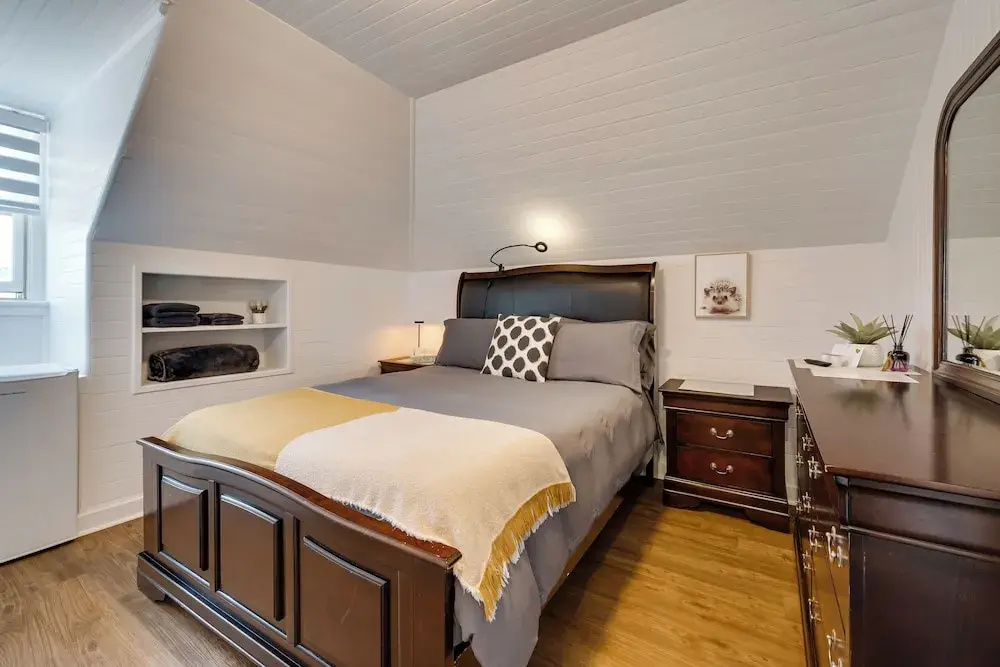 Classic Double room (full double bed)