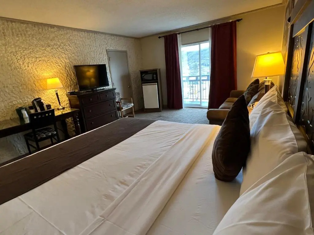 Divya Sutra Plaza and Conference Centre, Vernon, BC - Chambres