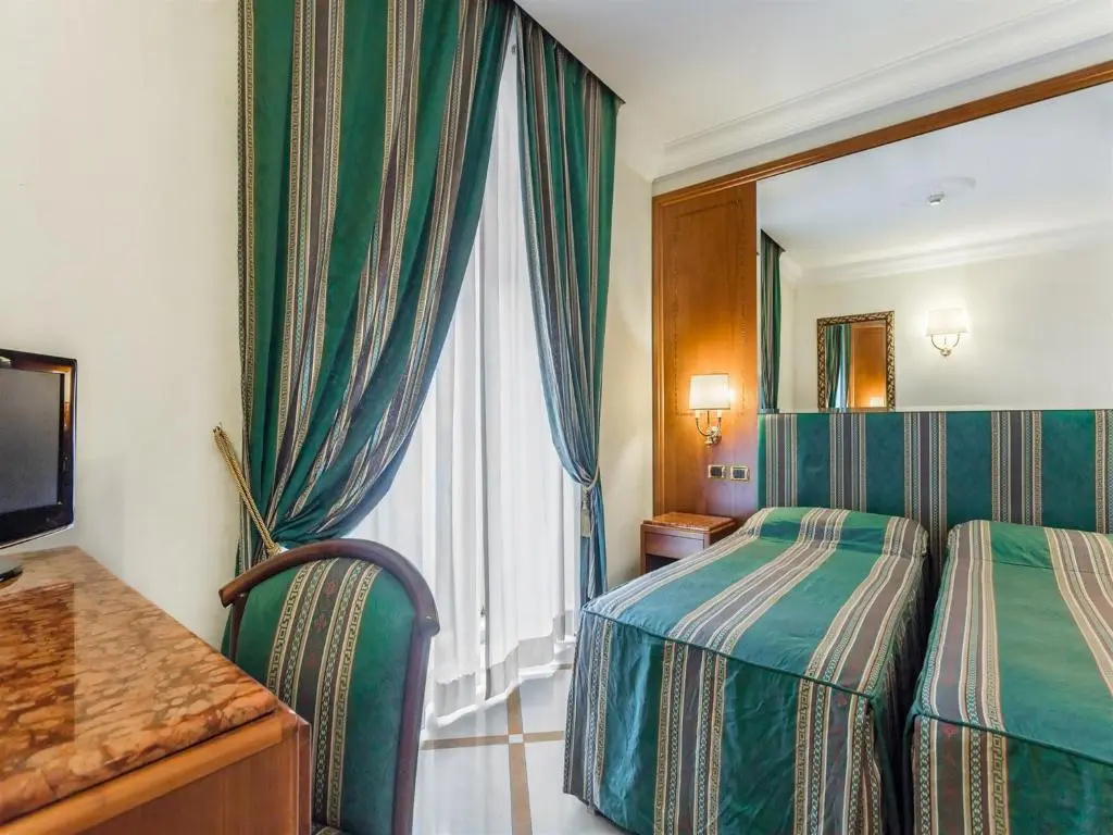 Double room (full double bed)