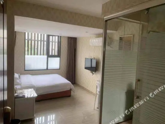 Deluxe Double room (full double bed)