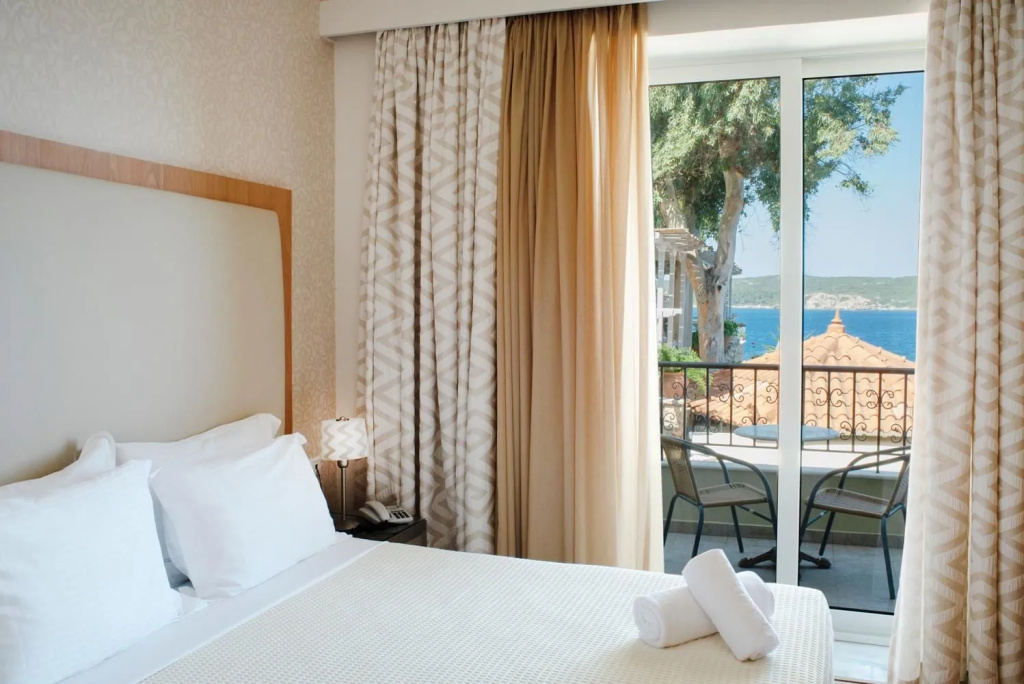 Standard Double room with partial sea view (full double bed)