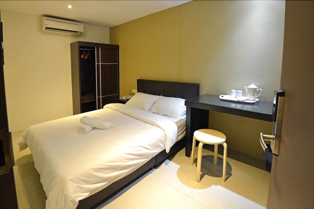Swiss Cottage Hotel