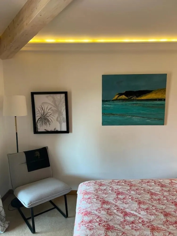 Deluxe Double room (full double bed)