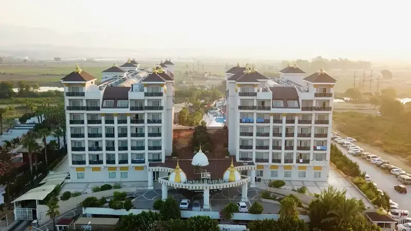 Lake River Hotel & Spa