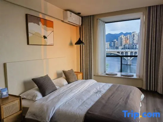 Deluxe Double room with river view (full double bed)